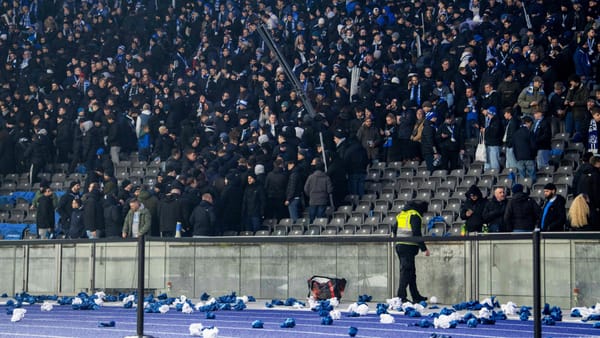 Hertha kritisiert Polizei nach Vorfällen beim Schalke-Spiel