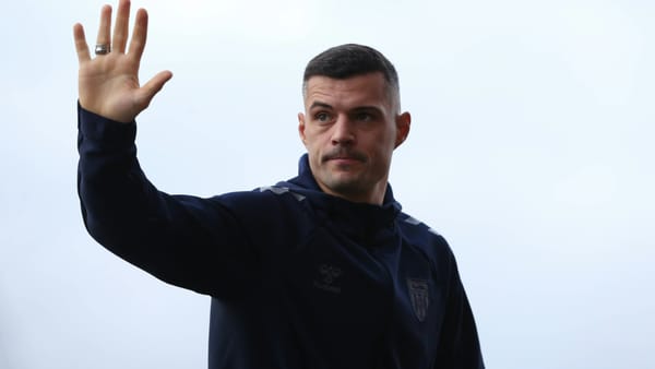 Spiel unterbrochen: Xhaka legt sich mit Fan an