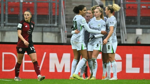 Kantersieg in Nürnberg: VfL bleibt an den Bayern dran