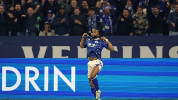 Wieder kein Gegentor: Schalke springt an die Spitze