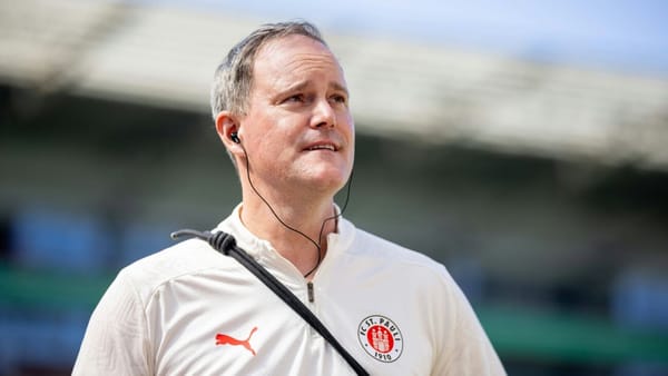 St. Pauli: Göttlich bleibt Präsident - Irvine verteidigt