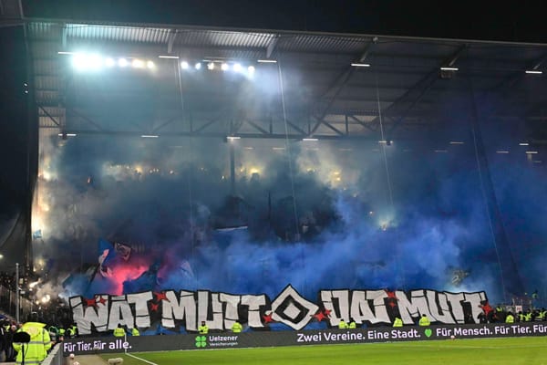 HSV zahlt halbe Million Euro DFB-Strafe: Das Problem ist nicht alleine Pyrotechnik