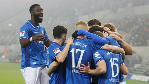 Neuer Tabellenführer: Darmstadt überrollt Kaiserslautern