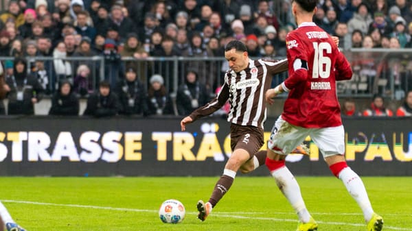 Sieg gegen Stuttgart: St. Pauli sendet Lebenszeichen