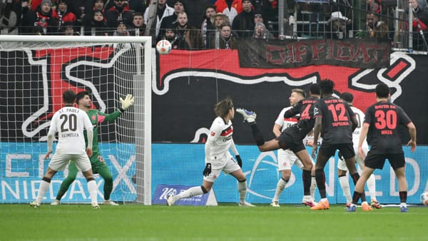 Bayer siegt beim schnellen Wiedersehen