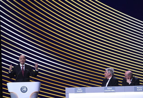 Infantinos Party-Versprechen und die verschränkten Arme Europas