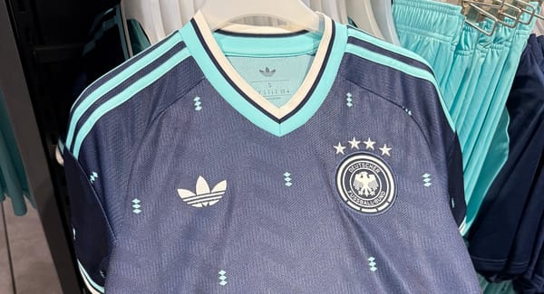 Schatz, dein Schlafanzug wurde geliefert! Die ewige Diskussion um Nationaltrikots