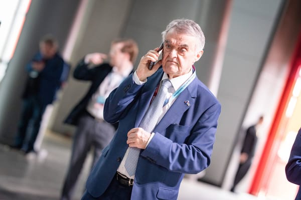 Innenminister brechen ihr Fan-Versprechen und ignorieren die eigenen Stadionzahlen