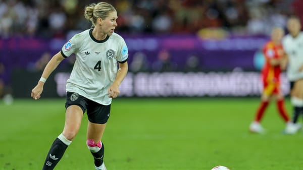 Jede Menge Schürfwunden: Knaak kennt Kunstrasen zu gut