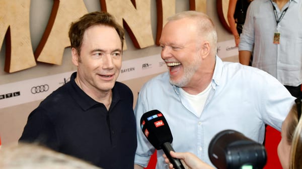 Raab und "Bully" Herbig kommentieren DFB-Länderspiel