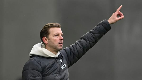 Dank KI: Kohfeldts "schreckliche" Ansprache auf Japanisch