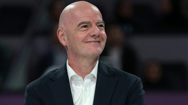 Als Tribünengast: Infantino hält an Irans WM-Teilnahme fest