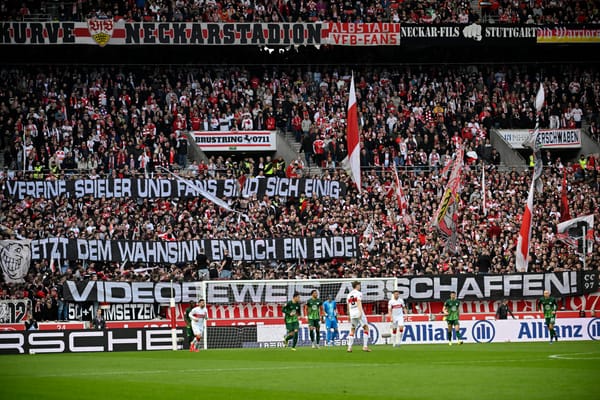 VAR-Revolution und neue Zeitregeln: Das sagen die Fans zu den IFAB-Plänen