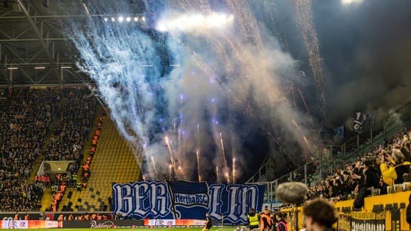 Eklat in Dresden: Spiel nach Fan-Krawallen unterbrochen