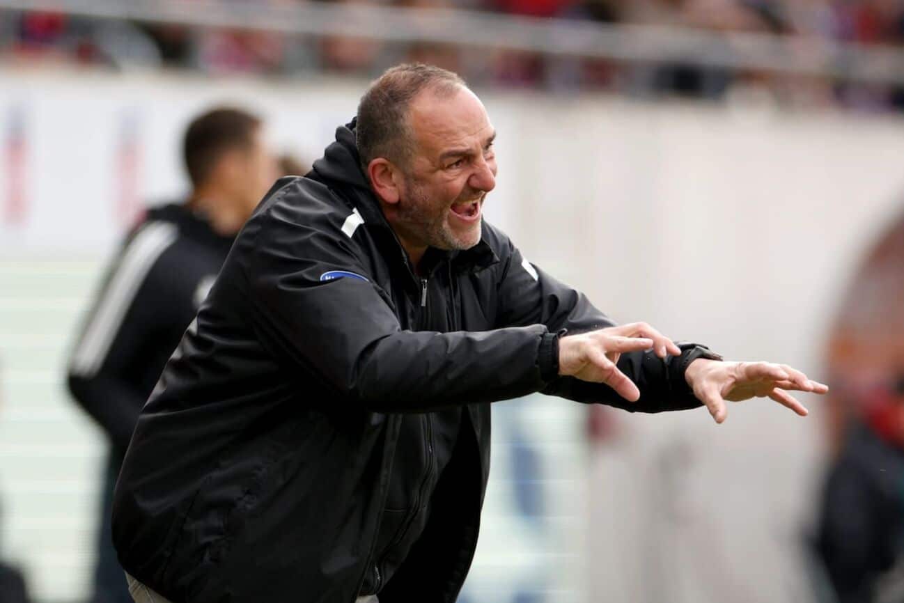 Wer ist dienstältester Trainer nach Frank Schmidt?