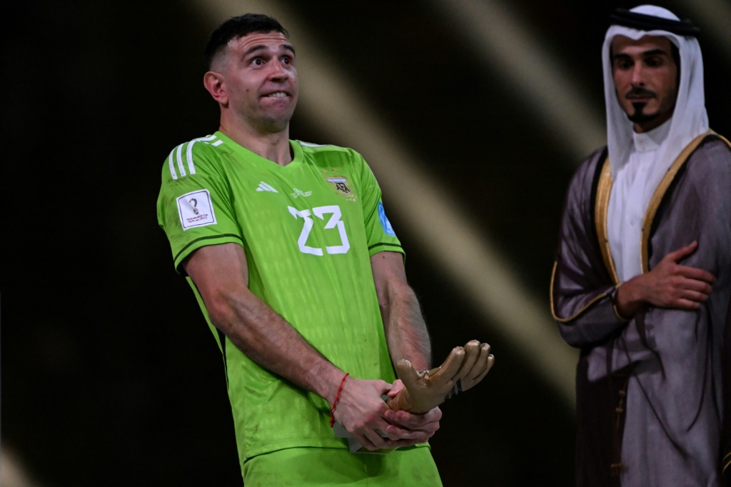 „Beleidigendes Verhalten“: FIFA sperrt Argentinier Martinez "Beleidigendes Verhalten": FIFA sperrt Argentinier Martinez