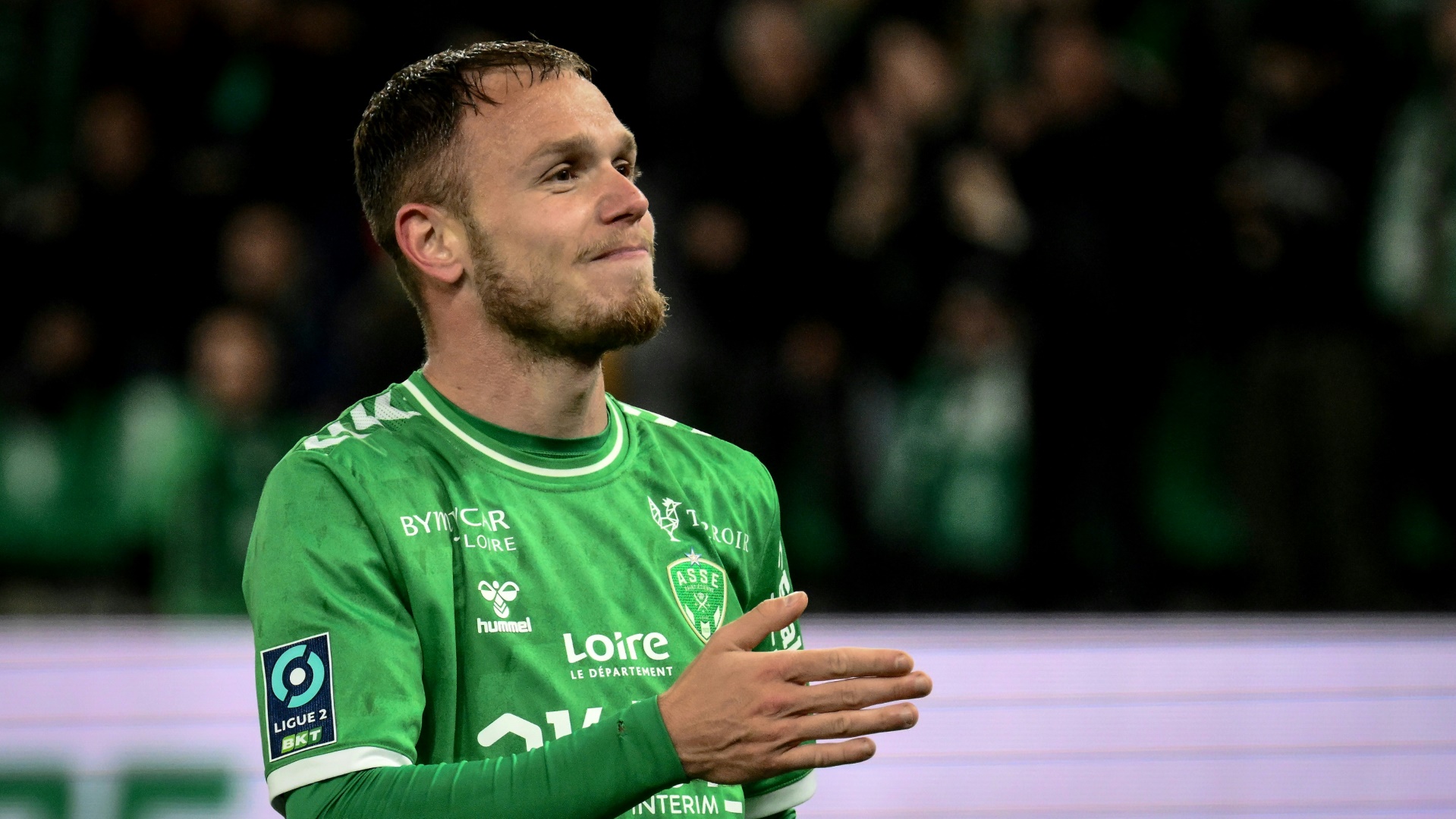 Augsburgs Cardona auf Leihbasis nach Barcelona Augsburgs Cardona auf Leihbasis nach Barcelona