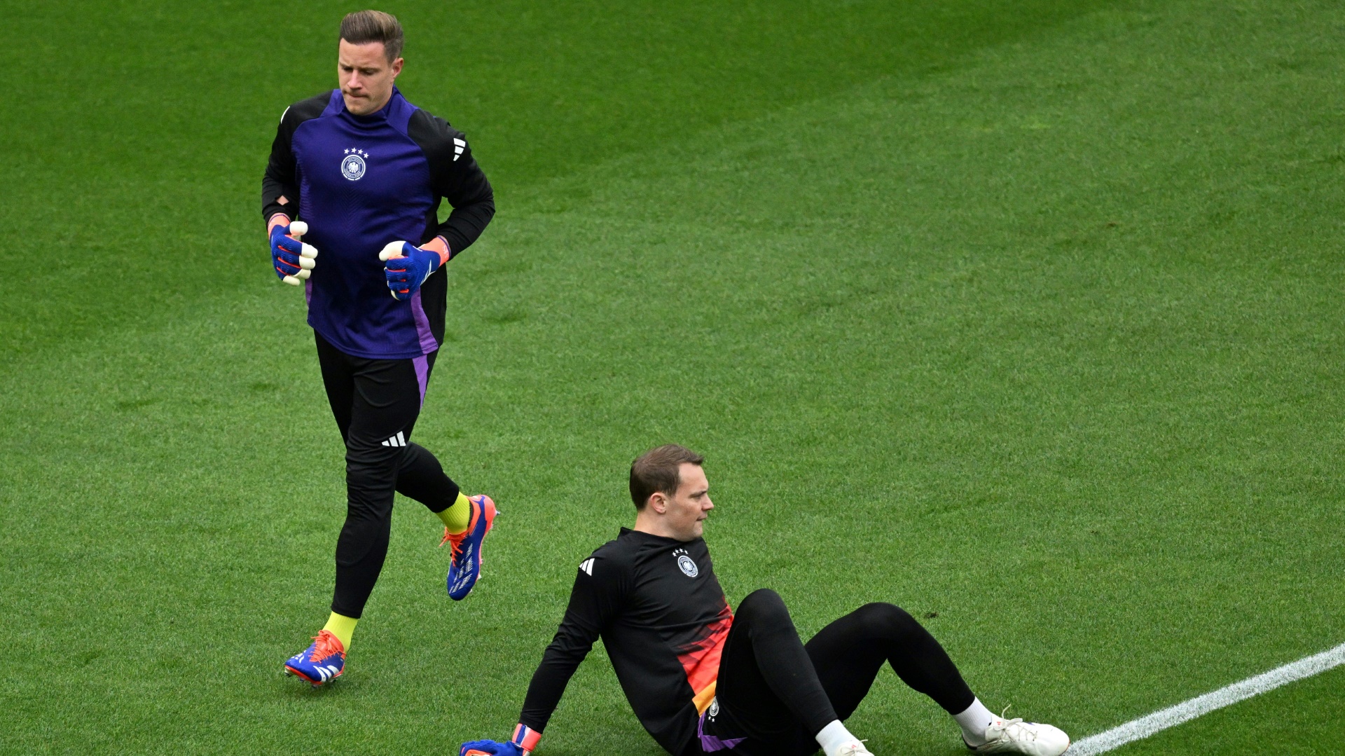 Zum DFB-Abschied: Ter Stegen würdigt „Legende“ Neuer Zum DFB-Abschied: Ter Stegen würdigt "Legende" Neuer