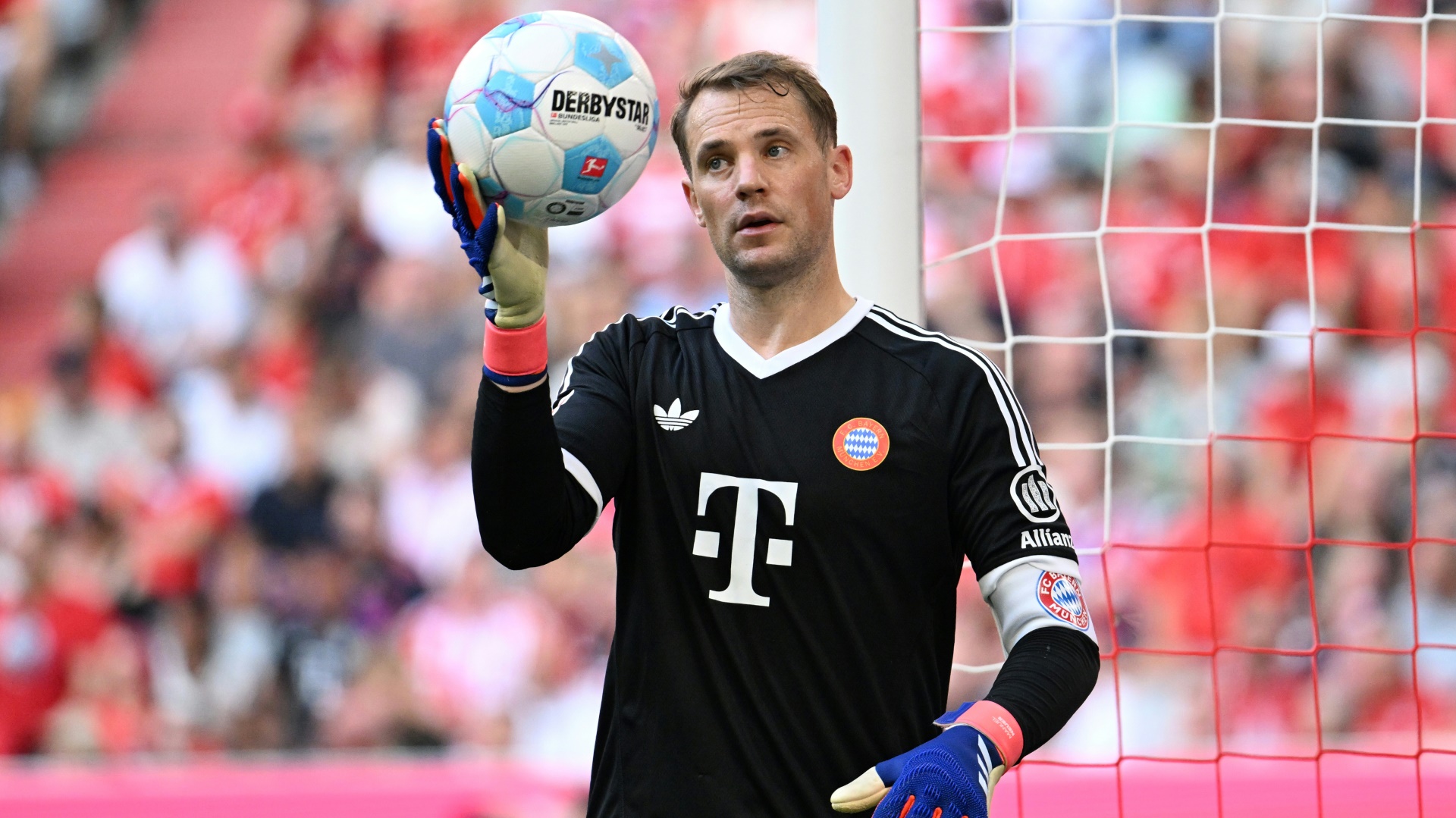Vor Topspiel: Neuer zurück im Bayern-Training Vor Topspiel: Neuer zurück im Bayern-Training