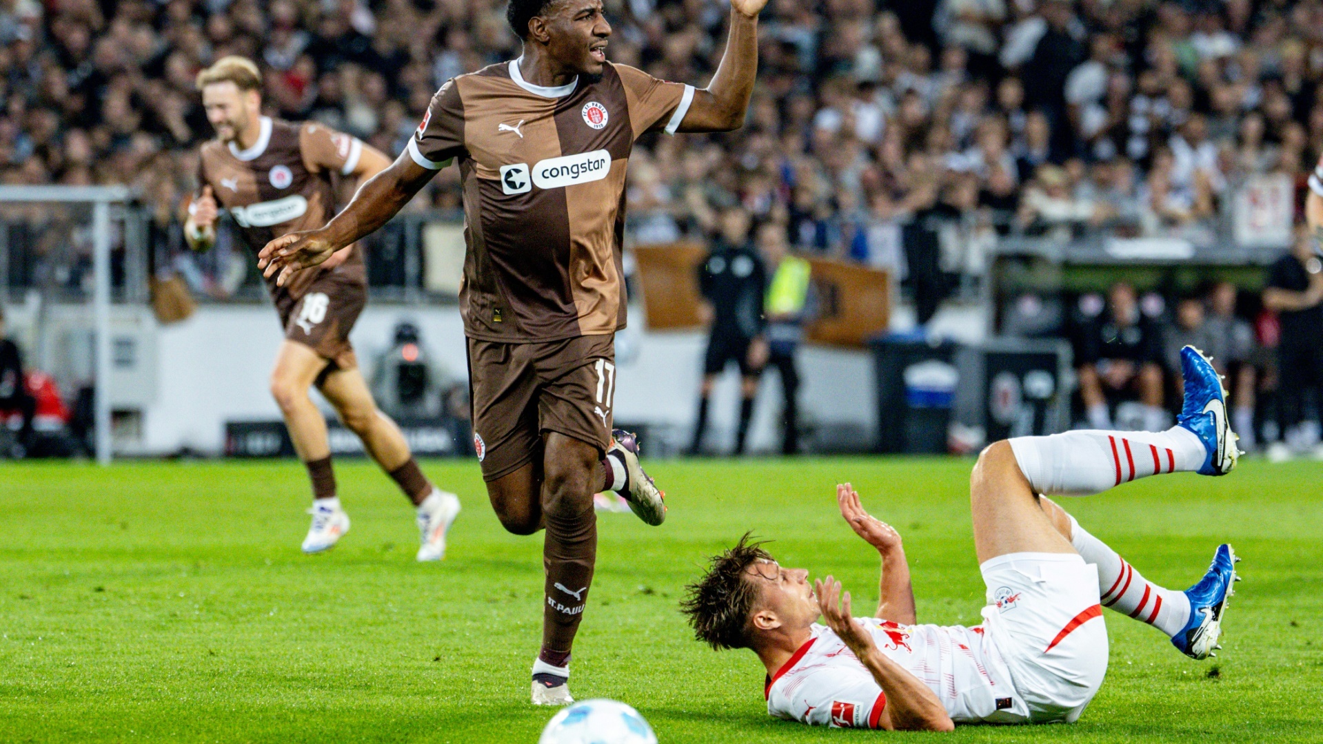 Lebenszeichen auf dem Kiez: St. Pauli holt Punkt gegen RB Lebenszeichen auf dem Kiez: St. Pauli holt Punkt gegen RB