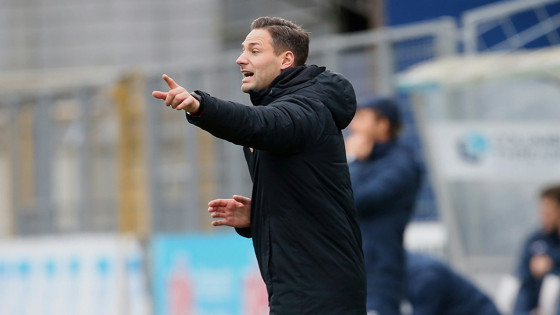 Frankfurter U19-Trainer Rasche stirbt bei Autounfall Frankfurter U19-Trainer Rasche stirbt bei Autounfall