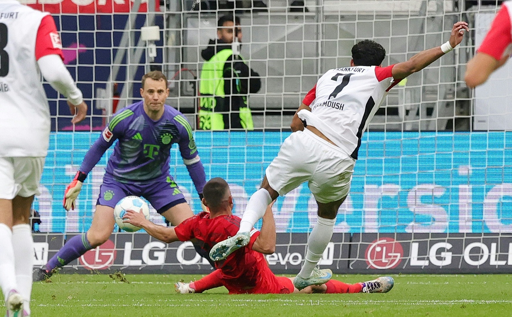 Frankfurt feiert Marmoush – „kleiner Deal“ mit Toppmöller Frankfurt feiert Marmoush - "kleiner Deal" mit Toppmöller