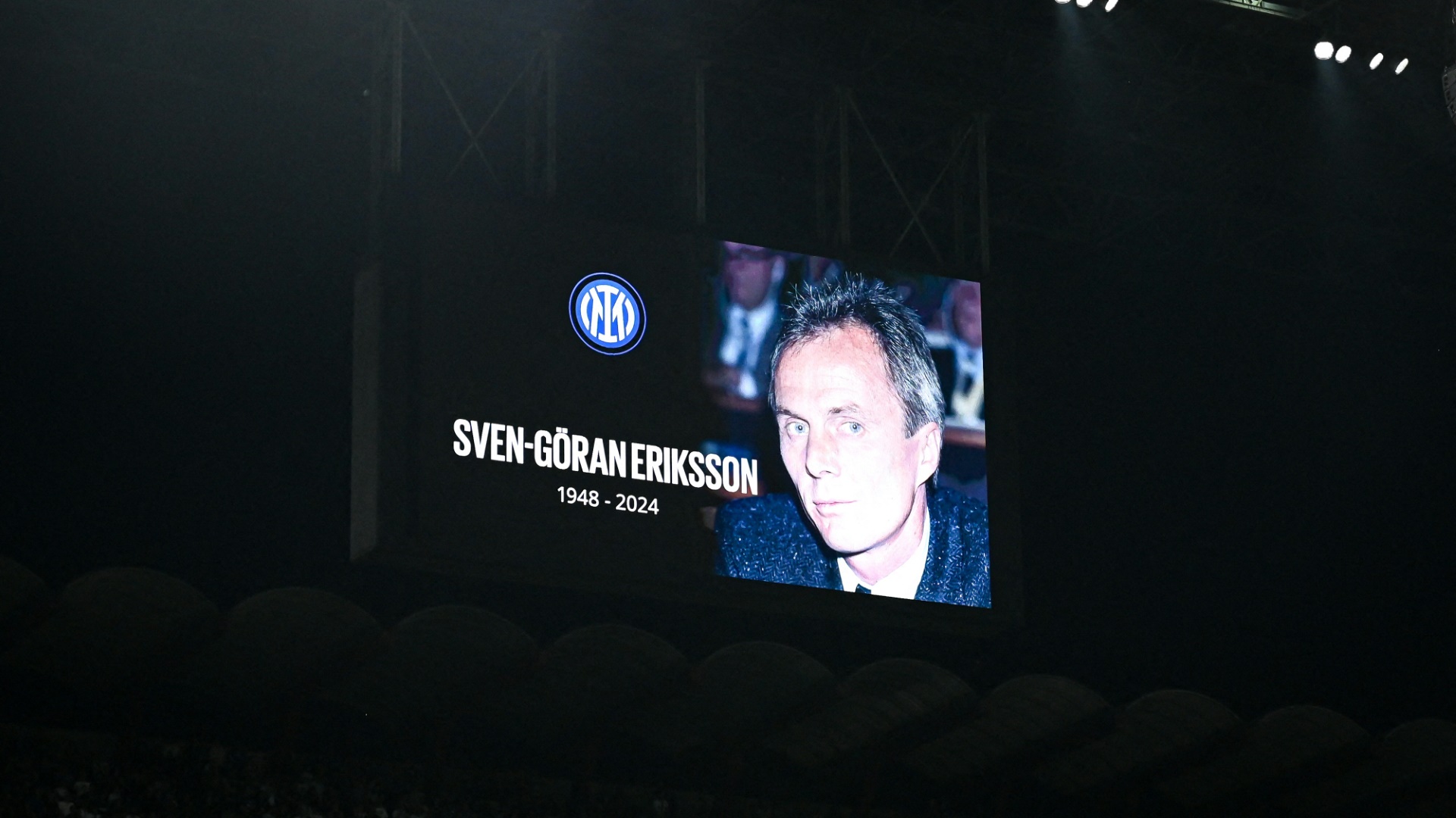 Beckham nimmt mit Hunderten Abschied von Eriksson Beckham nimmt mit Hunderten Abschied von Eriksson