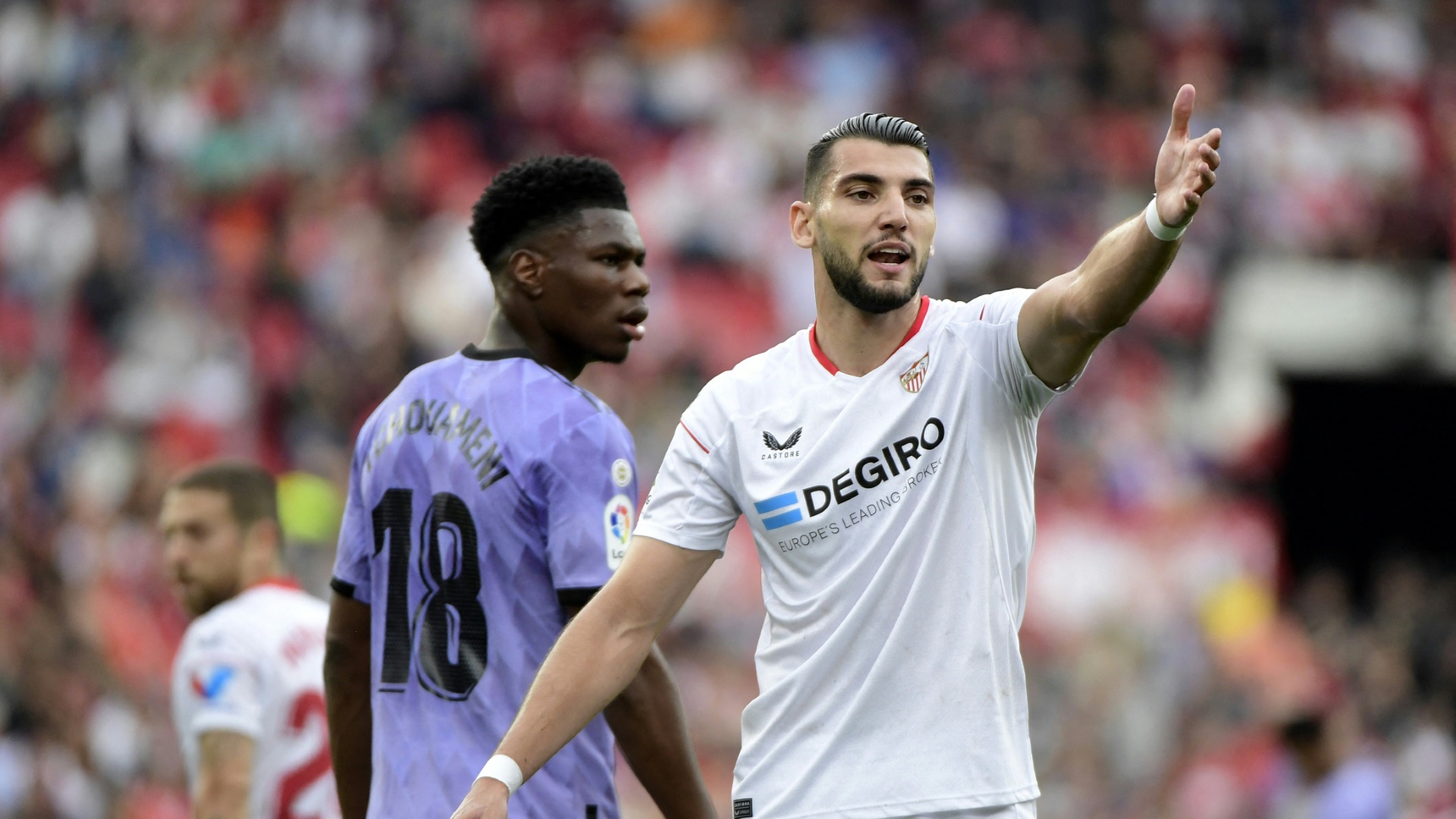 Valencia-Stürmer Rafa Mir festgenommen Valencia-Stürmer Rafa Mir festgenommen