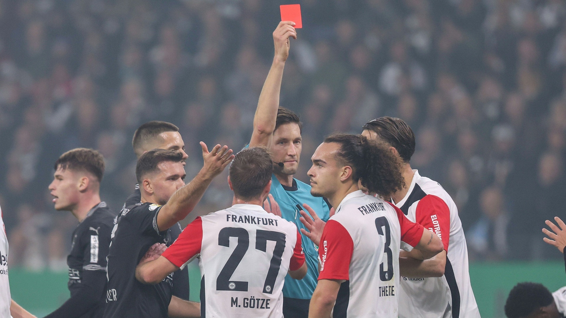 Wieder fliegt Theate: Frankfurt dank Maskenmann Marmoush weiter Wieder fliegt Theate: Frankfurt dank Maskenmann Marmoush weiter