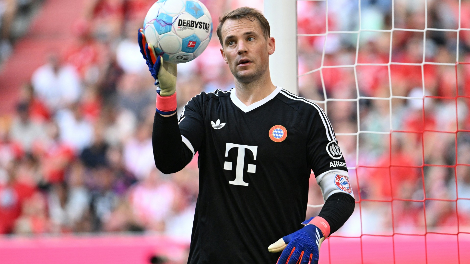 Neuer für Topspiel gegen Leverkusen fraglich Neuer für Topspiel gegen Leverkusen fraglich