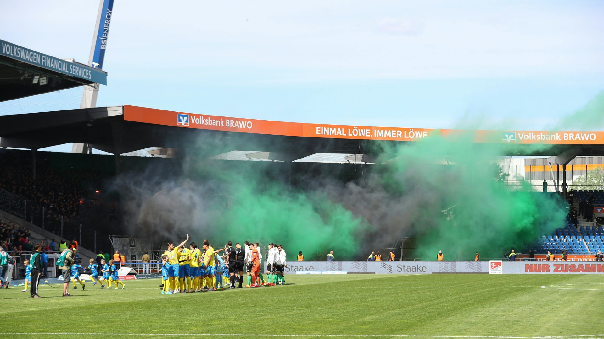 Politikum Niedersachsenderby: Fan-Wut und Sicherheitssorgen Politikum Niedersachsenderby: Fan-Wut und Sicherheitssorgen