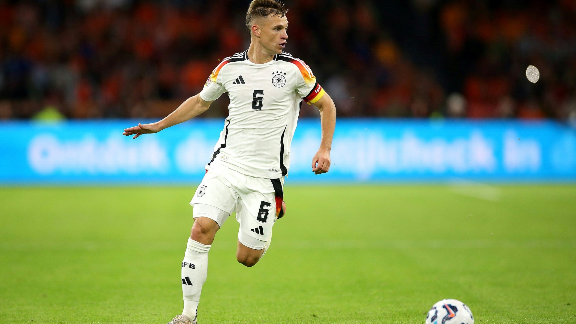 Kimmich nach Leno-Absage: „Es muss etwas Besonderes sein“ Kimmich nach Leno-Absage: "Es muss etwas Besonderes sein"