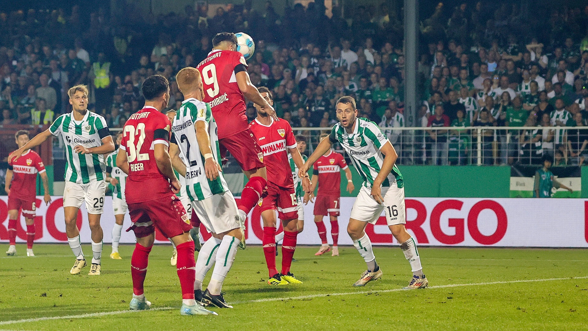 Spielfreude und Effizienz: Stuttgart holt ersten Pflichtspielsieg Spielfreude und Effizienz: Stuttgart holt ersten Pflichtspielsieg