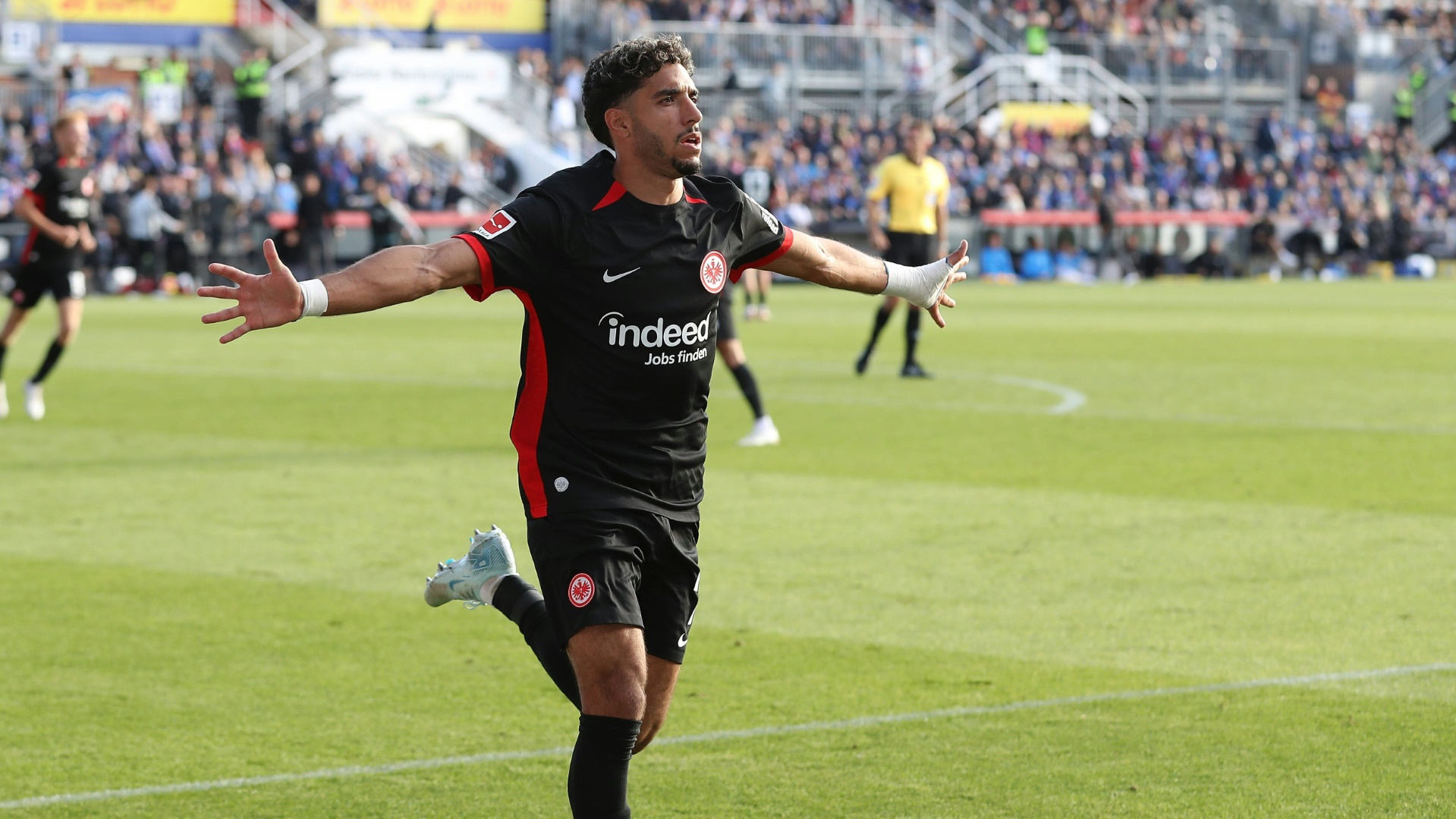 Dank Marmoush-Gala: Frankfurt siegt auch in Kiel Dank Marmoush-Gala: Frankfurt siegt auch in Kiel