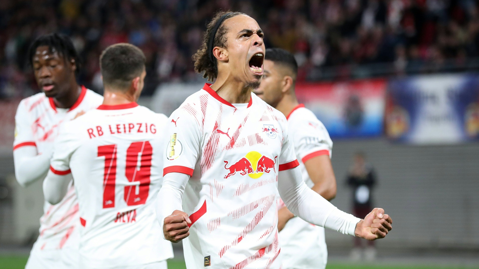 Poulsen trifft doppelt: Leipzig mit Zittersieg gegen St. Pauli Poulsen trifft doppelt: Leipzig mit Zittersieg gegen St. Pauli