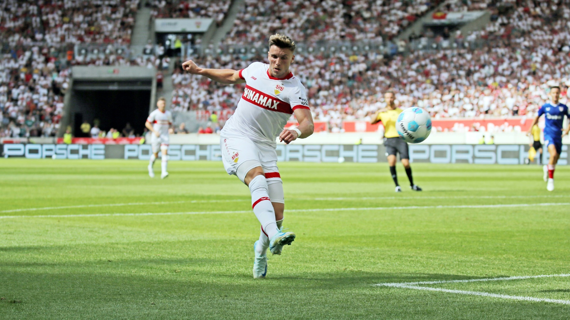 Demirovic schwärmt vom VfB: „Das große Ganze stimmt“ Demirovic schwärmt vom VfB: "Das große Ganze stimmt"