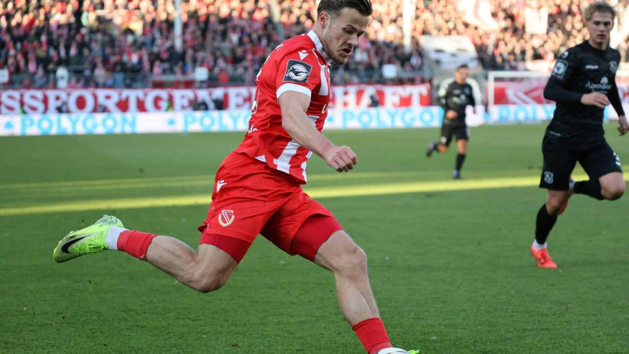 Cottbus verteidigt Tabellenführung – Dresden erster Verfolger Cottbus verteidigt Tabellenführung - Dresden erster Verfolger