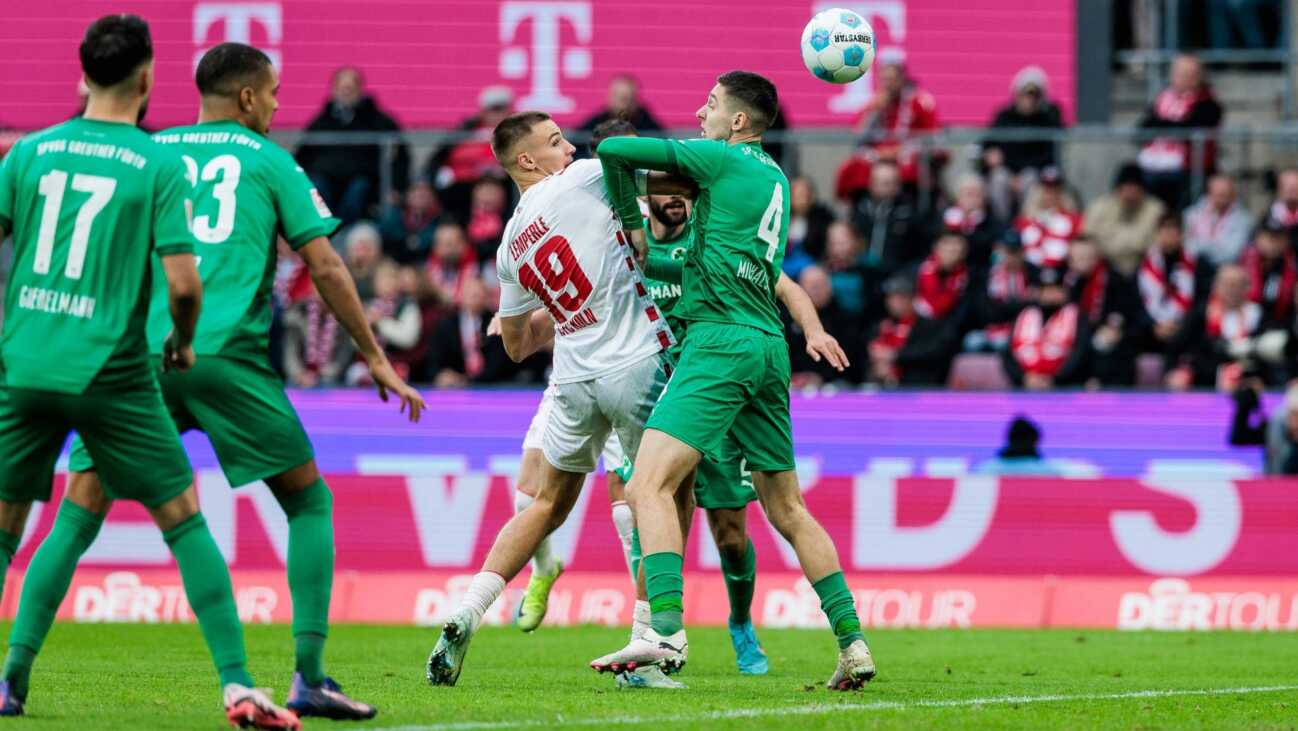 Köln feiert Last-Minute-Sieg Köln feiert Last-Minute-Sieg