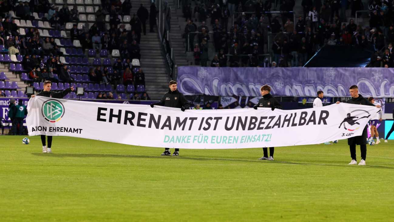 Aktionen an den Spieltagen: Fußball dankt Ehrenamt Aktionen an den Spieltagen: Fußball dankt Ehrenamt
