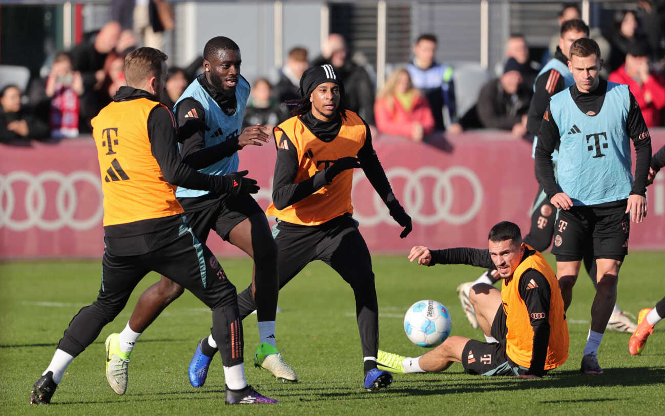17122024-fc-bayern-training-saebenerstrasse-1055563162 17.12.2024, FC Bayern Training, Saebenerstrasse, Fussball, im Bild: Harry Kane (FC Bayern Muenchen), Dayot Upamecano (FC Bayern Muenchen), Michael Olise (FC Bayern Muenchen), Arijon Ibrahimovic (FC Bayern Muenchen) und Joshua Kimmich (FC Bayern Muenchen) *** 17 12 2024, FC Bayern Training, Saebenerstrasse, Football, Sports, in the picture Harry Kane FC Bayern Muenchen , Dayot Upamecano FC Bayern Muenchen , Michael Olise FC Bayern Muenchen , Arijon Ibrahimovic FC Bayern Muenchen and Joshua Kimmich FC Bayern Muenchen