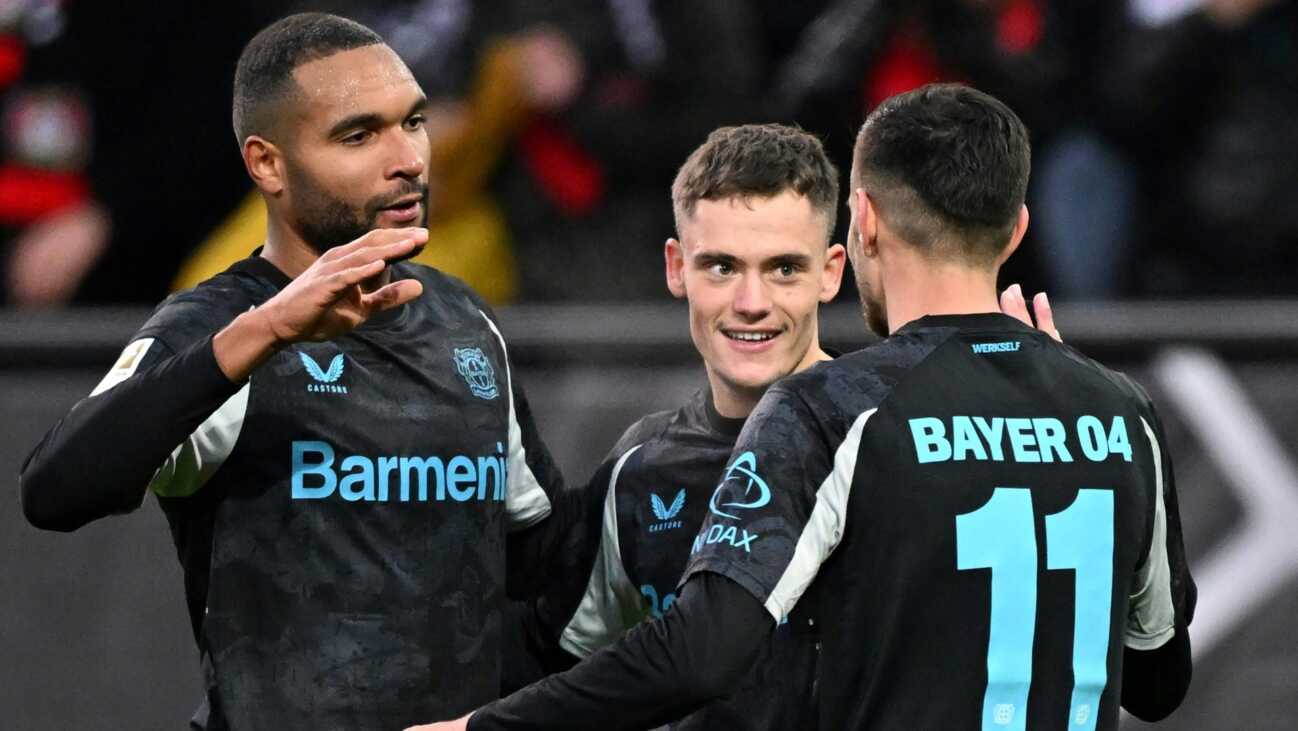 Sieg in Augsburg: Leverkusen hat Bayern im Visier Sieg in Augsburg: Leverkusen hat Bayern im Visier