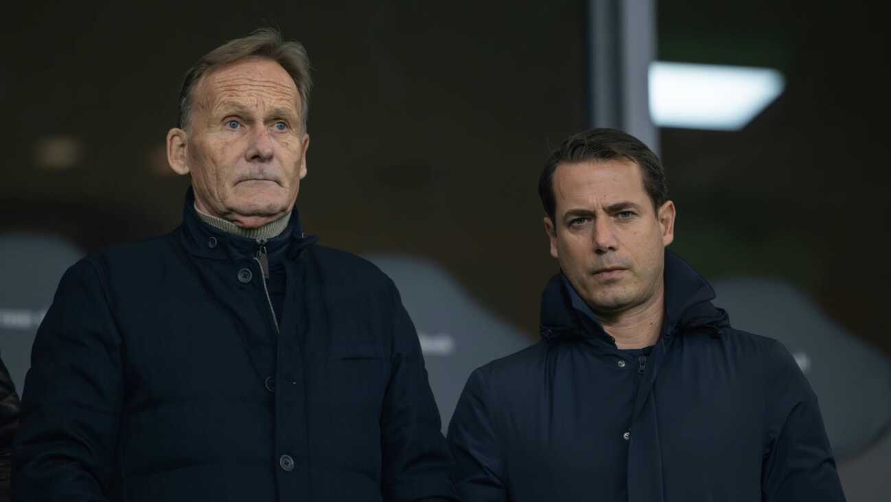 "Riesenherausforderung": Ricken schwört BVB auf 2025 ein "Riesenherausforderung": Ricken schwört BVB auf 2025 ein