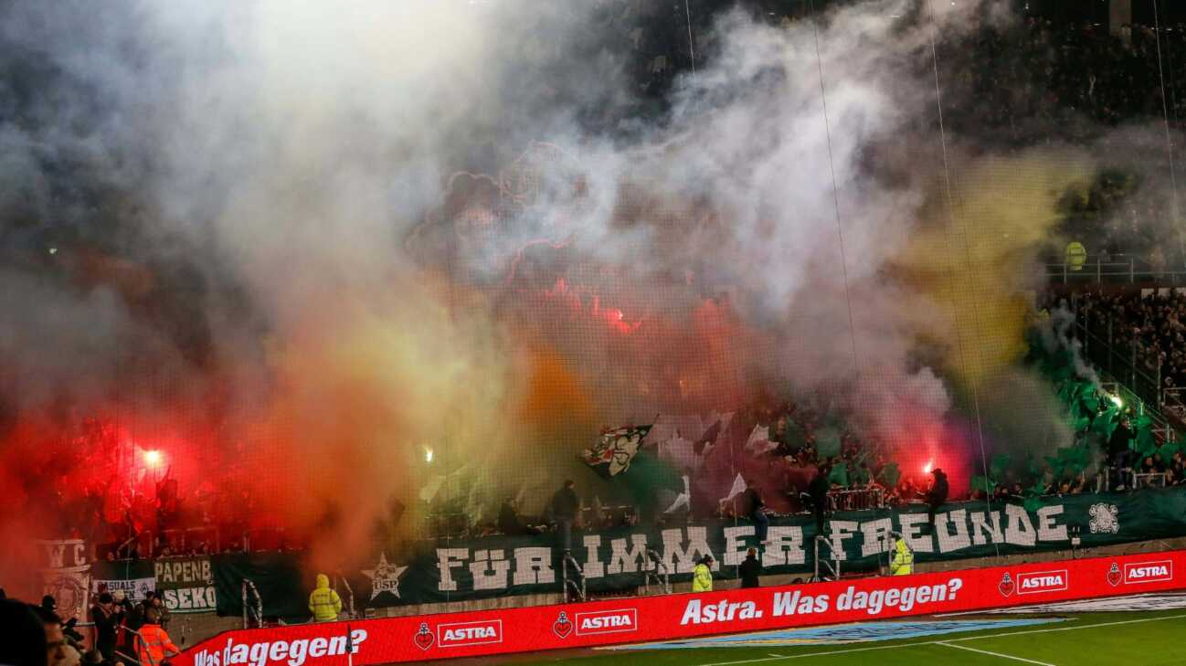Friedl über Pyro-Unterbrechung: "Für Spieler extrem scheiße" Friedl über Pyro-Unterbrechung: "Für Spieler extrem scheiße"