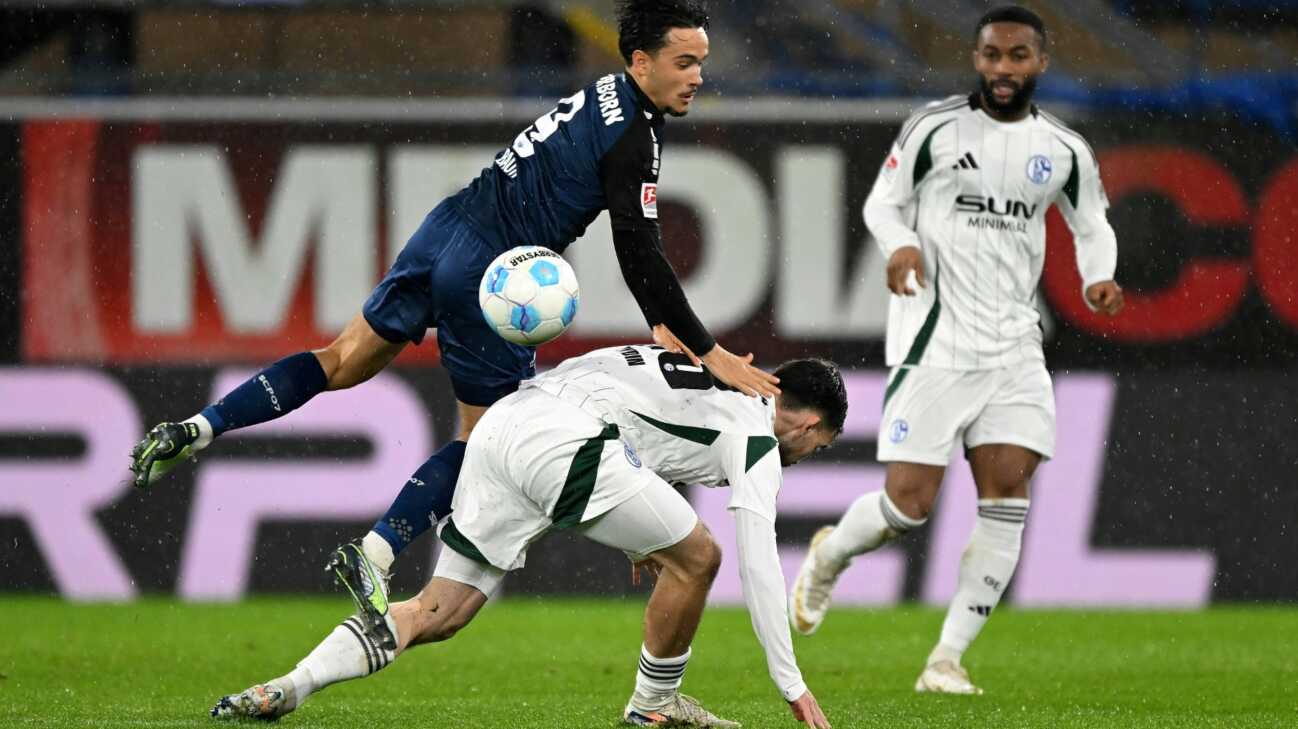 Schalke überrascht mit Sieg beim Spitzenreiter Paderborn Schalke überrascht mit Sieg beim Spitzenreiter Paderborn