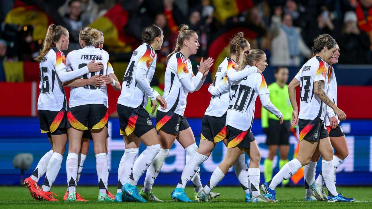 DFB-Frauen spielen in Breda gegen die Niederlande DFB-Frauen spielen in Breda gegen die Niederlande