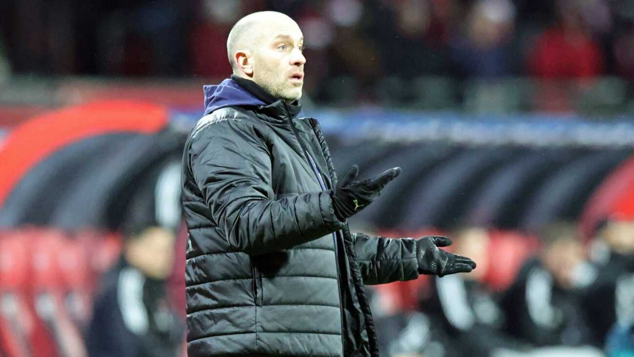 "Volles Vertrauen": Scherning bleibt Trainer in Braunschweig "Volles Vertrauen": Scherning bleibt Trainer in Braunschweig