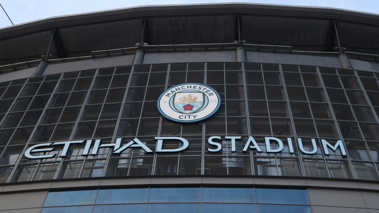 Bei Manchester-Derby: City-Fan stirbt im Stadion Bei Manchester-Derby: City-Fan stirbt im Stadion