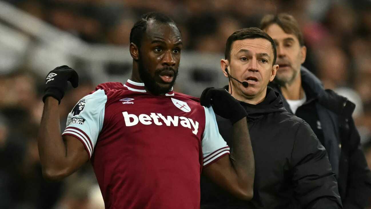 West-Ham-Stürmer Antonio nach Unfall in "stabilem Zustand" West-Ham-Stürmer Antonio nach Unfall in "stabilem Zustand"