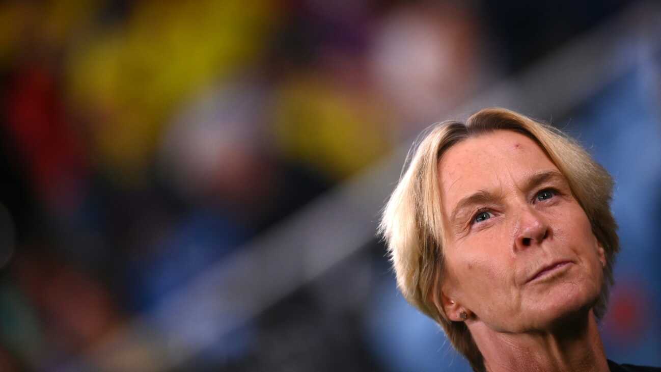 "Haltung leben": Ex-Bundestrainerin kritisiert DFB-Applaus "Haltung leben": Ex-Bundestrainerin kritisiert DFB-Applaus