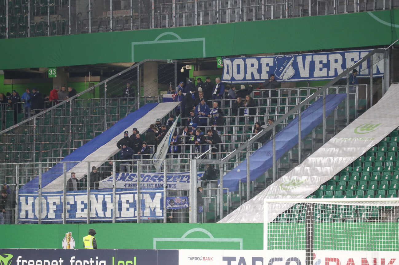 04122024-xgoxfussball-dfb-pokal-1054627914 04.12.2024, xgox,Fussball - DFB Pokal 1 8 Finale VfL Wolfsburg - TSG 1899 Hoffenheim emspor, v.l. Symbolfoto, Symbolbild, Symbol, Fans, Zuschauer, Publikum, Hoffenheim (DFL DFB REGULATIONS PROHIBIT ANY USE OF PHOTOGRAPHS as IMAGE SEQUENCES and or QUASI-VIDEO) Wolfsburg *** 04 12 2024, xgox,Fußball DFB Pokal 1 8 Finale VfL Wolfsburg TSG 1899 Hoffenheim emspor, v l symbol photo, symbol image, symbol, fans, spectators, audience, Hoffenheim DFL DFB REGULATIONS PROHIBIT ANY USE OF PHOTOGRAPHS as IMAGE SEQUENCES and or QUASI VIDEO Wolfsburg